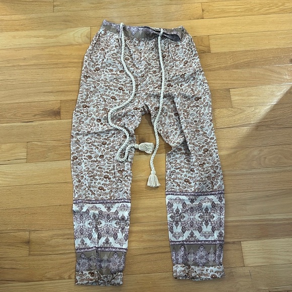 NWT ANTHROPOLOGIE OLLARI TASSELED TAPERED PANTS IN LIGHT MAUVE - Picture 6 of 6
